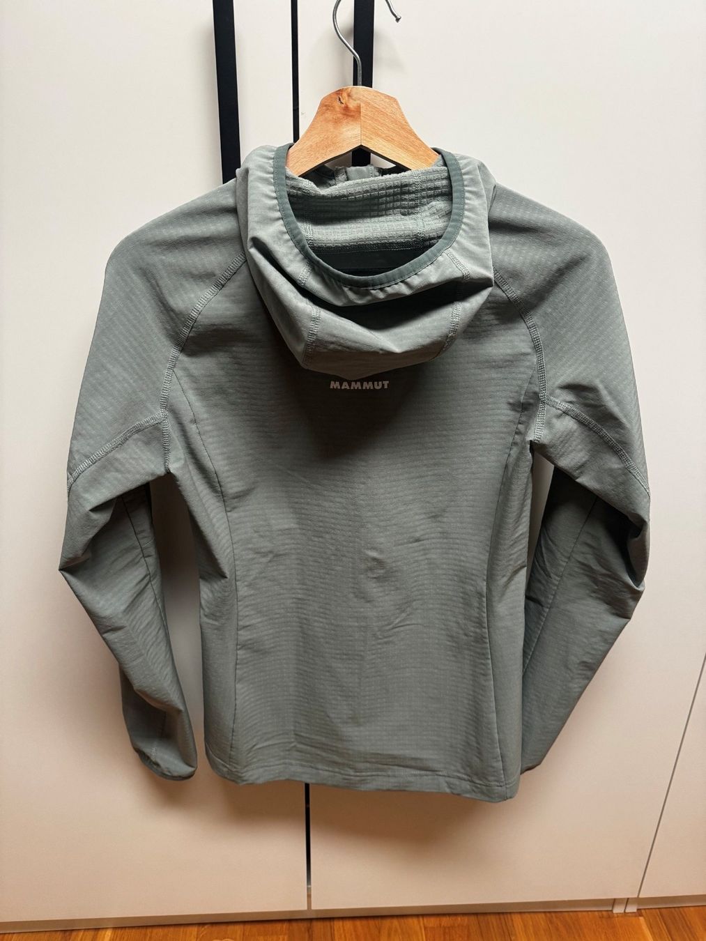 Mammut Jacken: Mammut Madris Light Midlayer Hooded Jacket – Gebraucht aus Rickenbach SO von Andrea_00 2