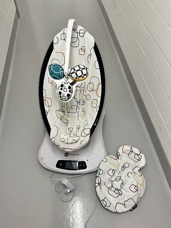 Bascules & balançoires: 4moms MamaRoo 4 – D'occasion à Bülach par nick046
