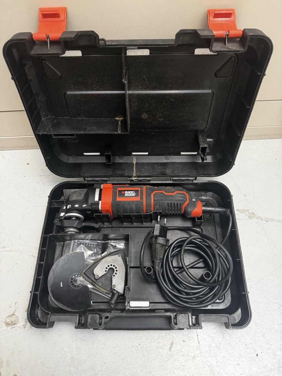 Schleifen & Polieren: Black & Decker Multifunktionswerkzeug MT300KA mit Koffer und – Gebraucht aus Brenzikofen von Fabian091190
