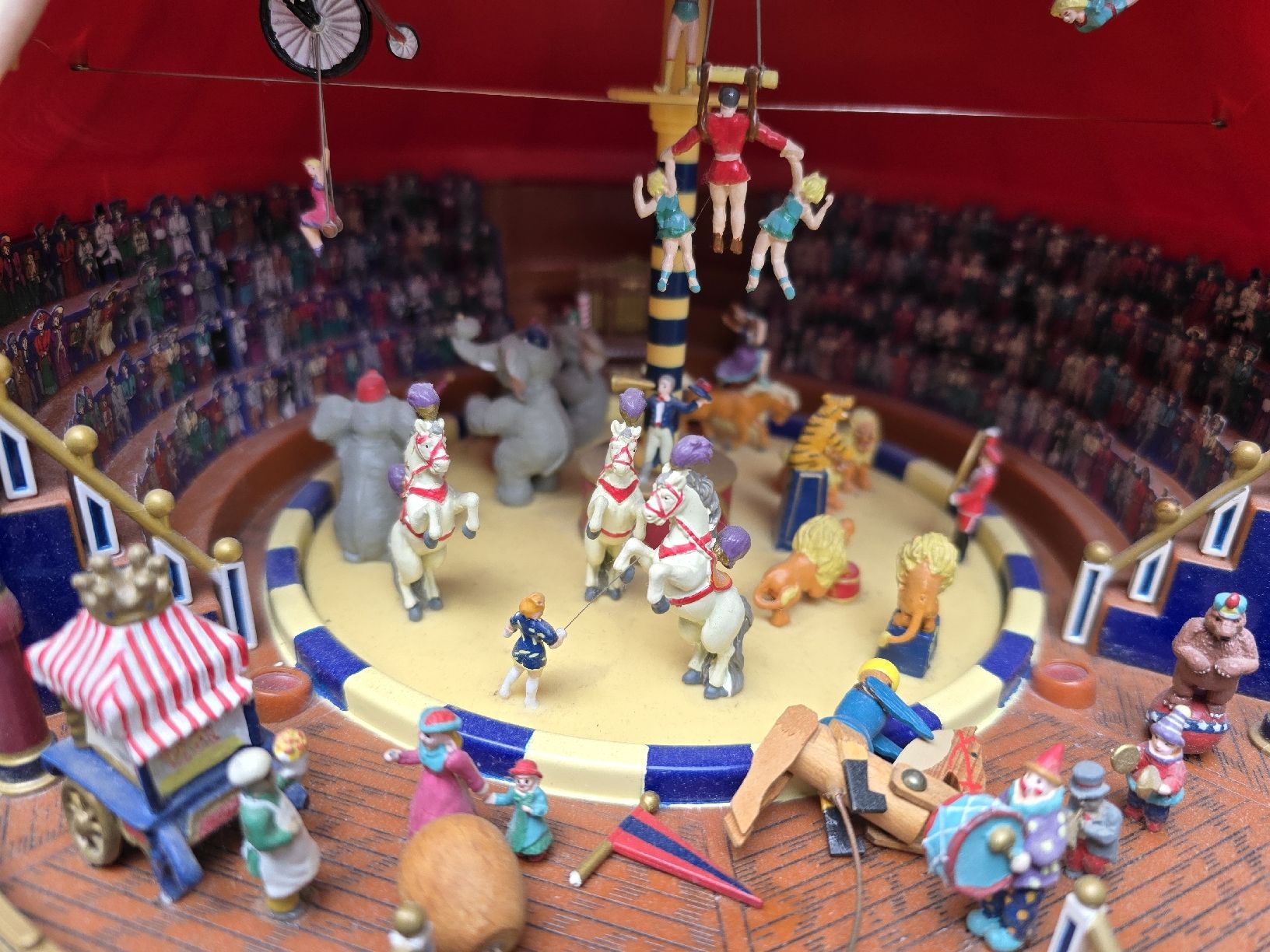 Spielzeuge: Miniatur CIRCUS mit Licht u.Musik – Gebraucht aus Walkringen von Vanuca 6