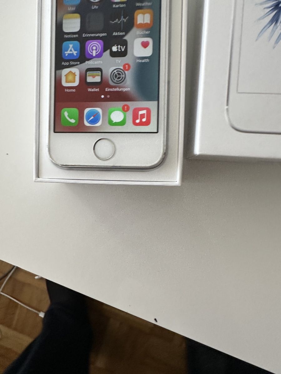 Apple Telefoni cellulari / Smartphones: Iphone SE – Usato da Uzwil venduto da Chevalier7