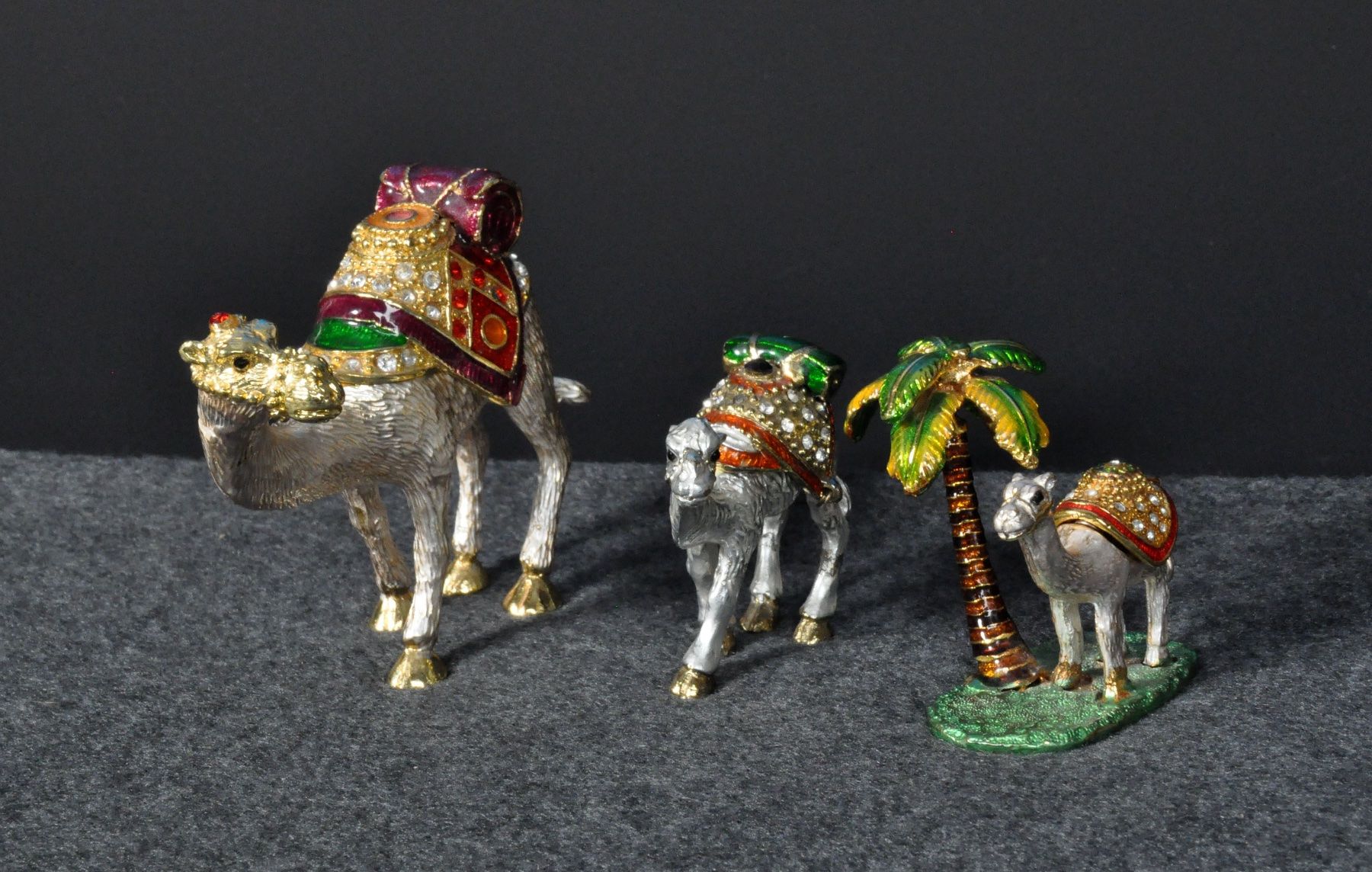 Statuette: Wunderschönes Kamel-Figuren Set (3er-Gruppe) – Usato da Altdorf UR venduto da Liveo-shop 1