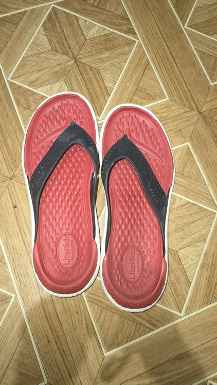 Tongs Crocs Literide rouges et noires, Pointure 43 | Kaufen auf Ricardo