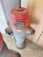 Hydrant aus Metall rot grau mit Nummer 184 gebraucht