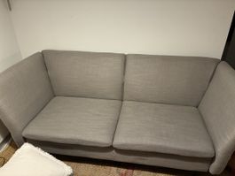 Couch in Grau in gutem Zustand 
