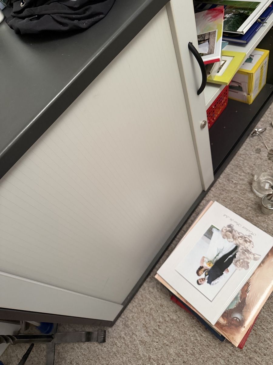 Armadi: Büroschrank – Usato da Romanshorn venduto da Honeyloops-1993 2