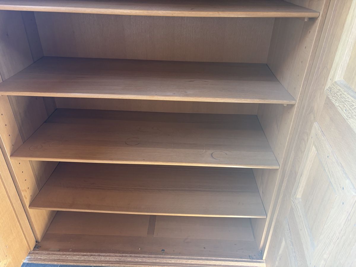 Armoires: Eichenschrank massiv – D'occasion à Hindelbank par Bniklaus 2