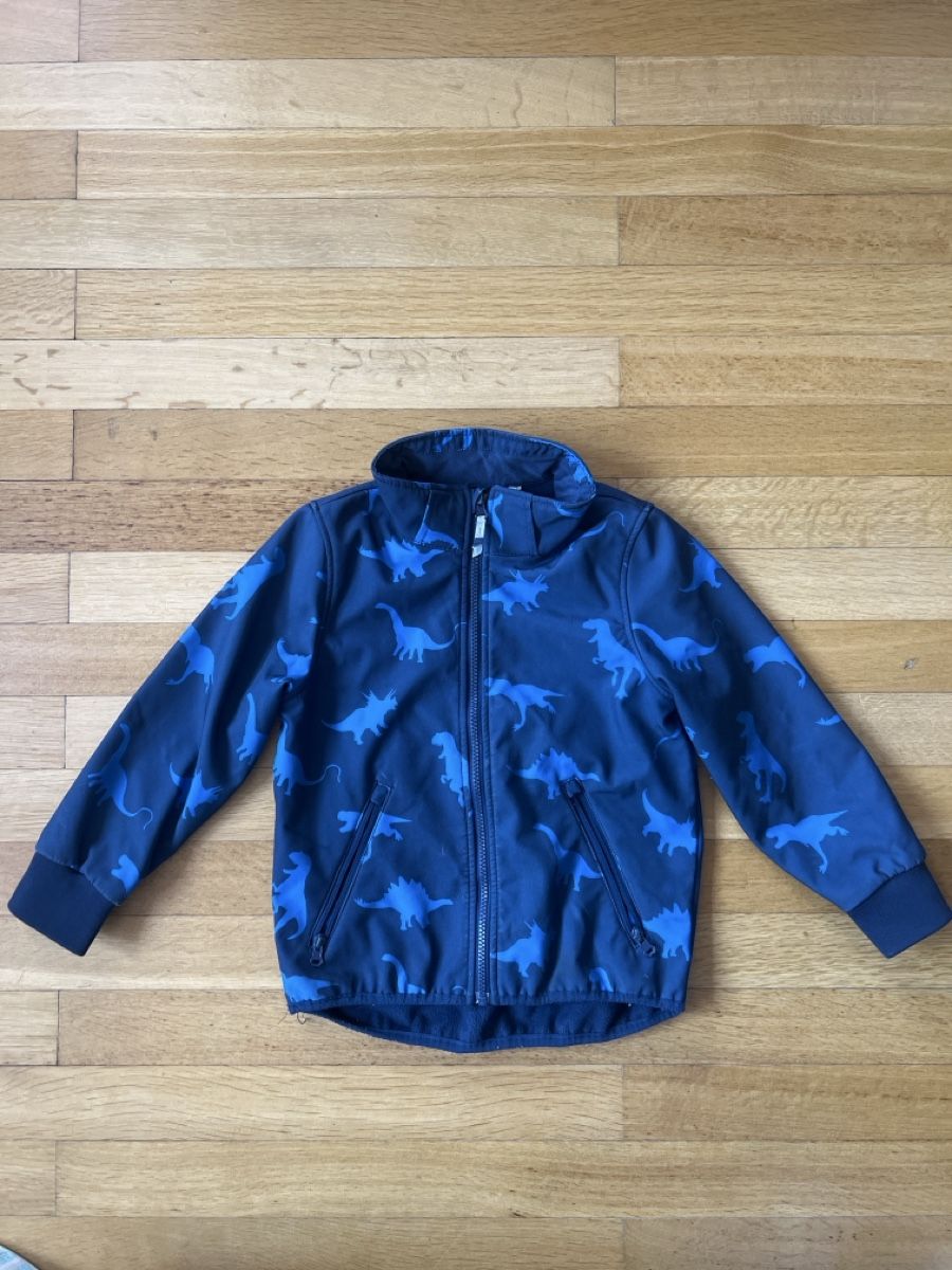 H&M Jacken & Mäntel: H&M Kinder Softshelljacke Dinosaurier Gr. 122 – Gebraucht aus Basel von Isi_takes_it_easy 1