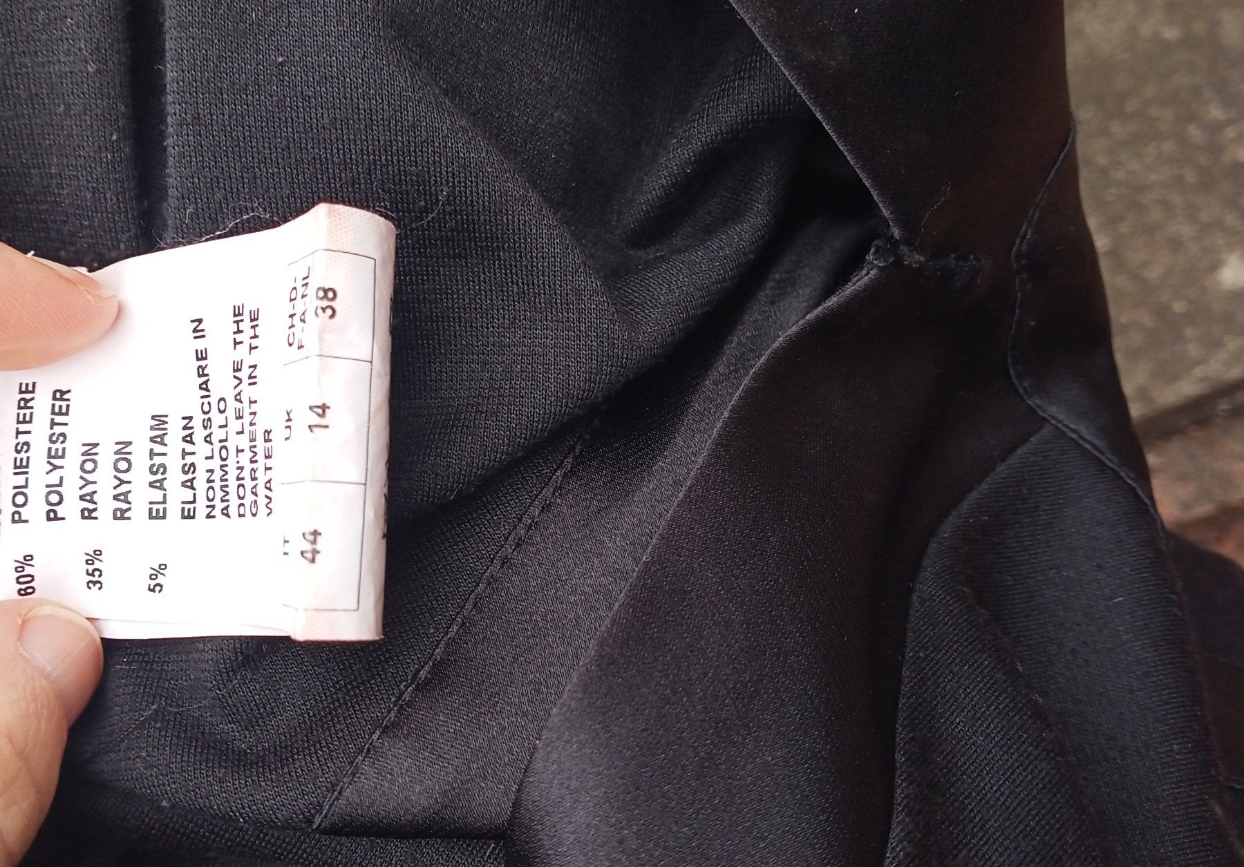 Vestiti: Elegante vestito nero Nadine – Usato da Brusino Arsizio venduto da Demidova 4