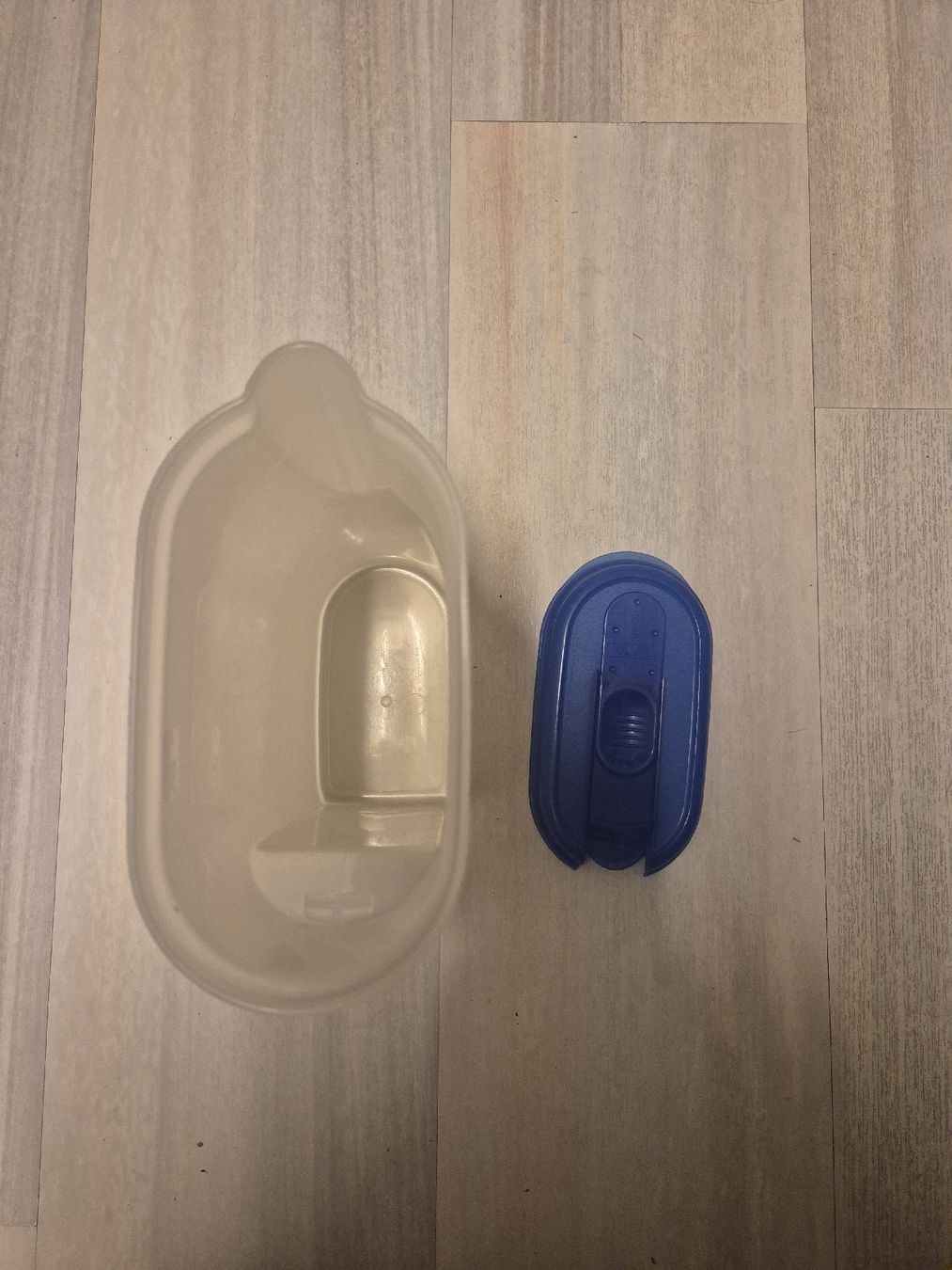 Contenitori & Simili: Krug Plastik – Usato da Stansstad venduto da Kyra014 1