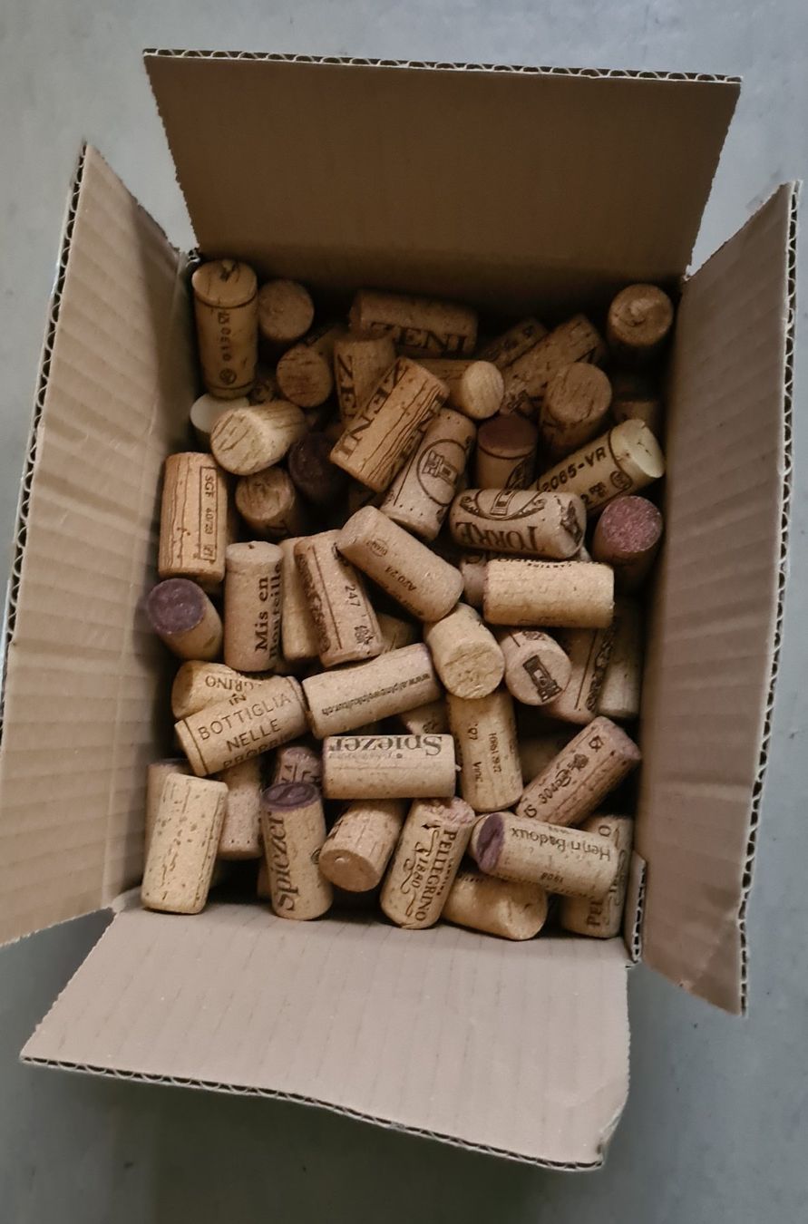 Apribottiglie & Tappi per chiusura: Korken-Sammlung – Usato da Lyss venduto da rochen54