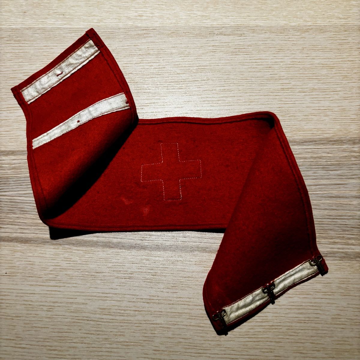 Armée suisse Uniformes: Armbinde mit Schweizerkreuz, Ordonnanz 1840 – D'occasion à Engelberg par velargo 3