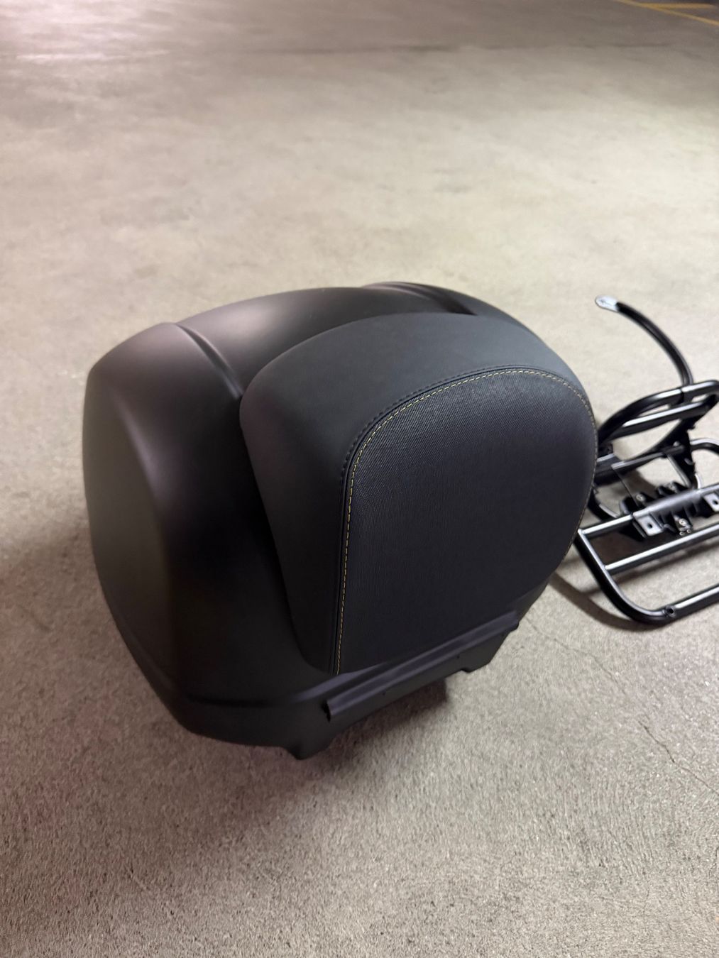 Vespa Topcases: Vespa GTS 300 Topcase – D'occasion à Bassersdorf par Botrix77 2