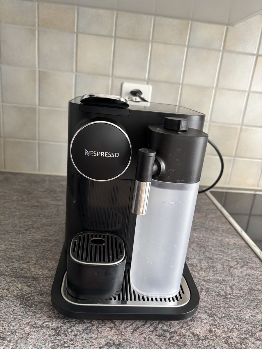 De'Longhi Macchine per caffè & Macchine per espresso: Nespresso Gran Lattissima, schwarz – Usato da Zuzwil SG venduto da mubazu 6