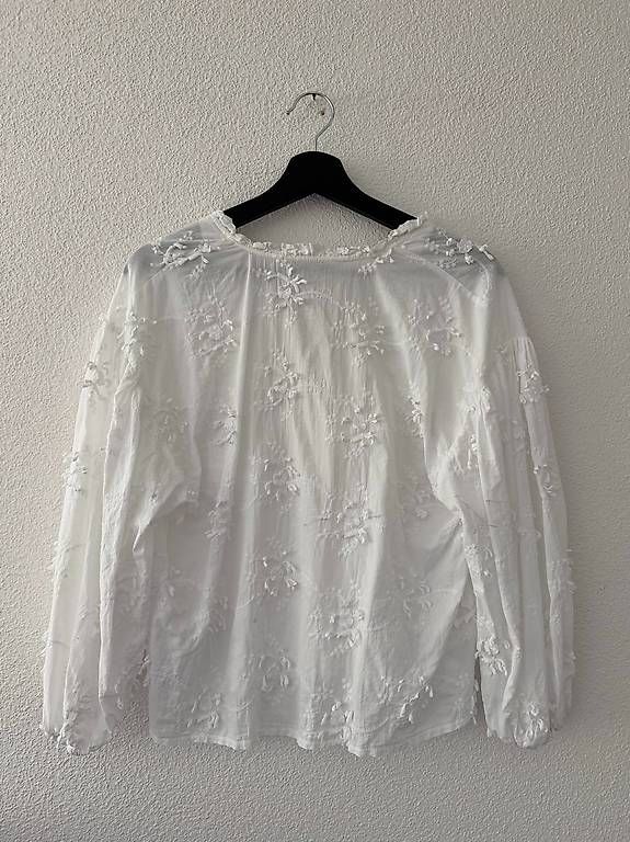 Blusen: Weisse bestickte Bluse – Gebraucht aus Luzern von arl_bgv9 1