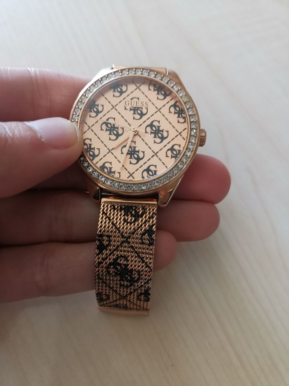 Guess Uhren: Montre guess – Gebraucht aus La Corbaz von Emma22cj 2