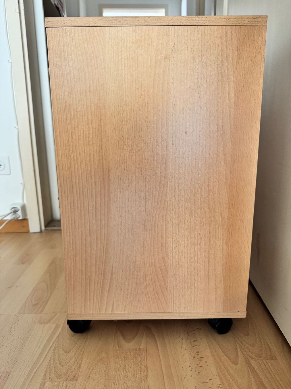 Nachttische: Nachttisch Gratis abzugeben – Gebraucht aus Zürich von vys_j9mq 1
