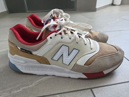 New Balance 997H Herren Sneaker, beige / rot, Gr. 44, top