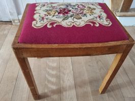 Wunderschöner, handbestickter Vintage-Hocker – ein Schnäppch