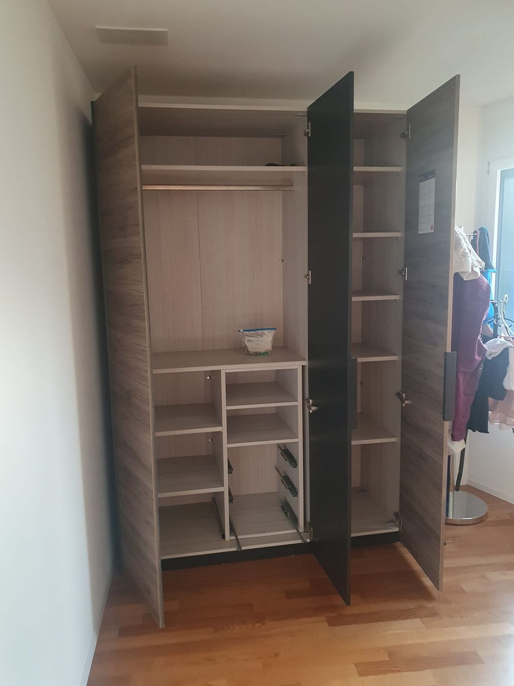 Armadi: Drehtürschrank Eiche - Schwarz – Usato da Baden venduto da pili1993 1