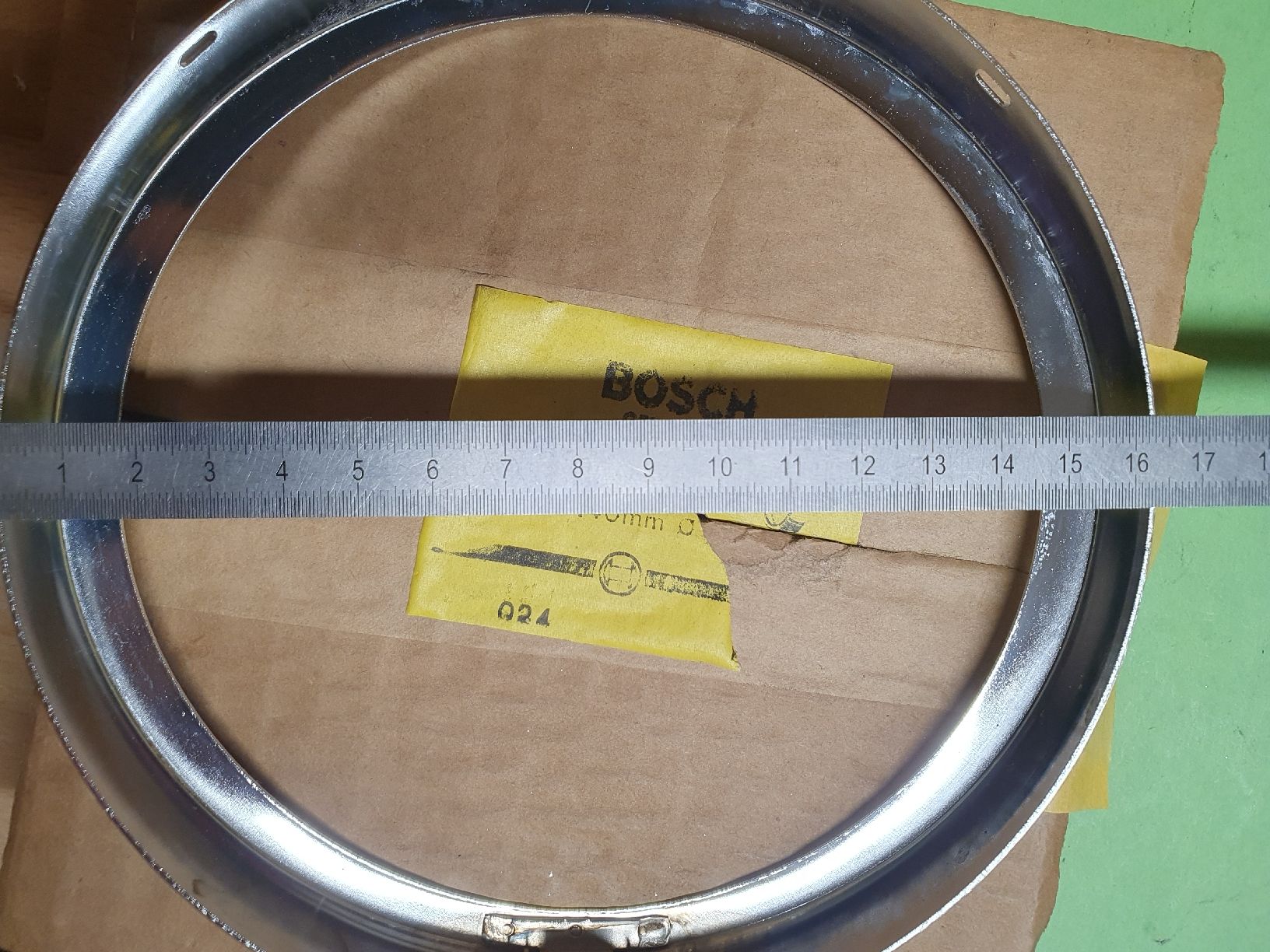 Bosch Sonstiges Fahrzeugzubehör: Scheiwerfer- Rahmen BOSCH 140mm.1 305 503 061 Neu+ verpackt. – Neu und originalverpackt aus Niedergösgen von joh_6txt 7
