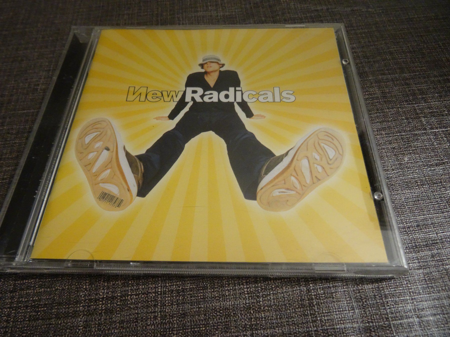 CD: New Radicals - Maybe You've Been Brainwashed Too - CD – Usato da Olten venduto da Disc-Ausverkauf