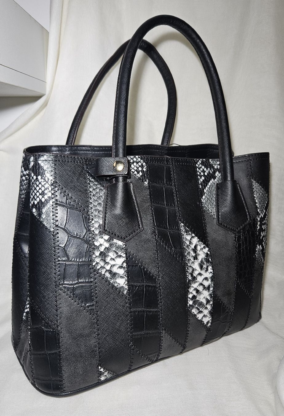Borse da donna: schwarze geräumige Handtasche - Spendenaktion – Nuovo (secondo la descrizione) da Unterkulm venduto da Beljasch 2