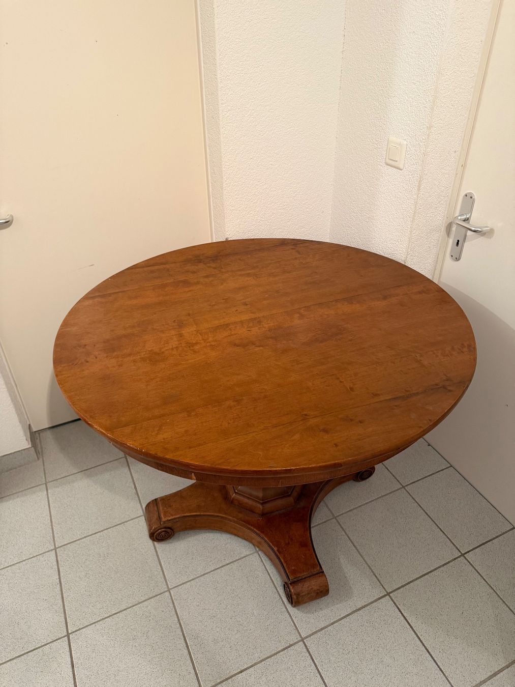 Tavoli: Runder Tisch Holz antik – Usato da Aarau venduto da marktheshark 1