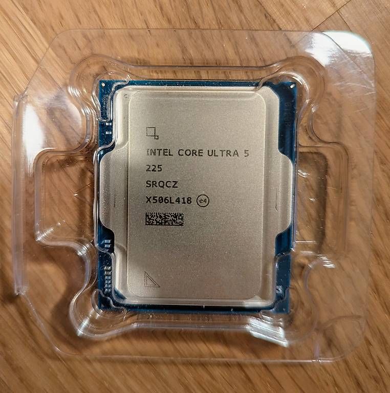 Intel Composants électroniques: Intel Core Ultra 5 225 (Series 2) – D'occasion à Luzern par bluwhale