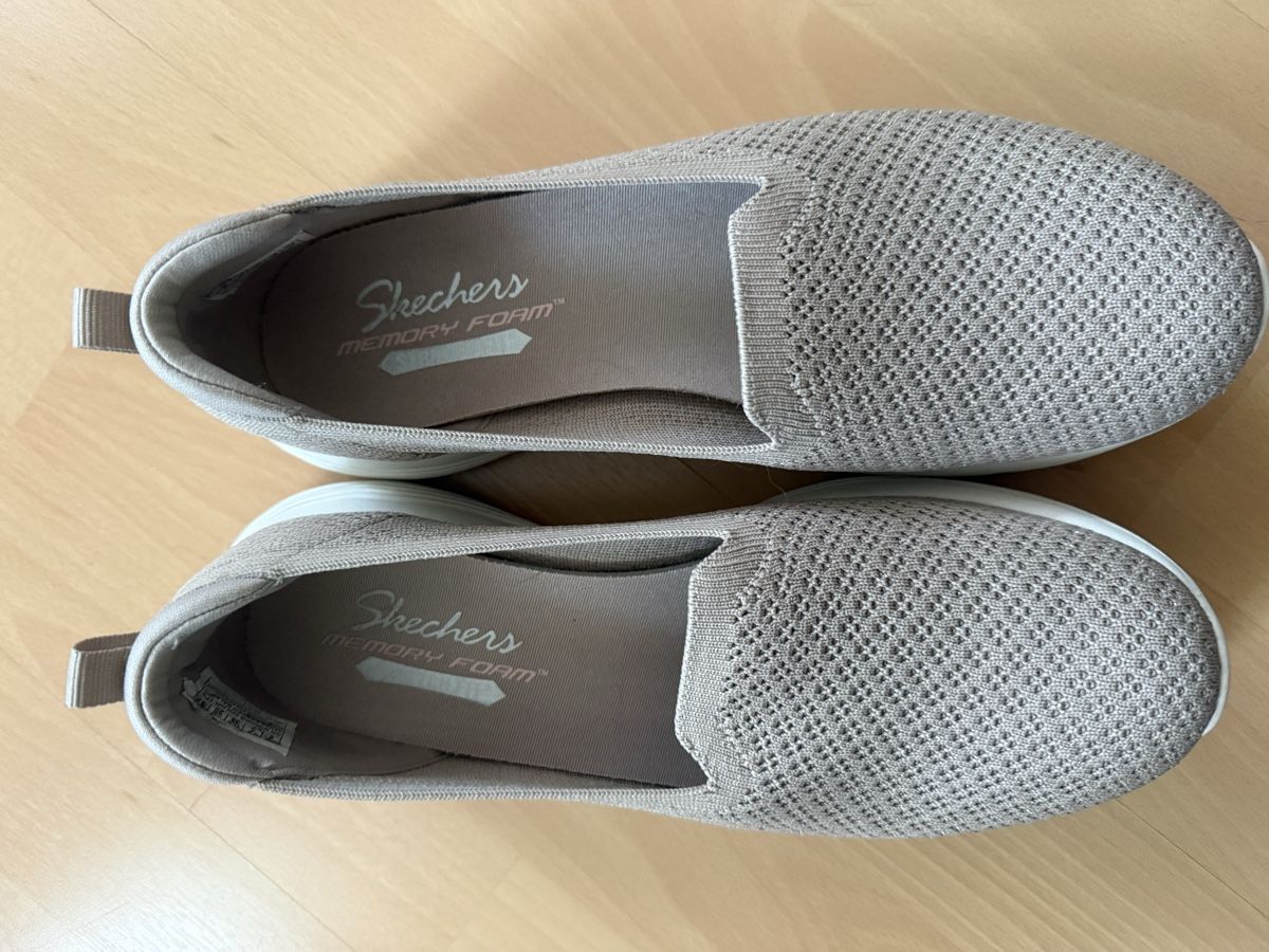 Skechers Chaussures femmes: Skechers Memory Form Stretch Fit Slippers Gr. 38 – Neuf (Voir description) à St. Gallen par Gizmotigi