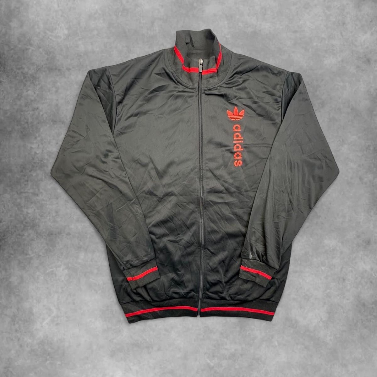 Adidas Jacken: Adidas black jacket – Gebraucht aus Erlinsbach SO von TogaResell