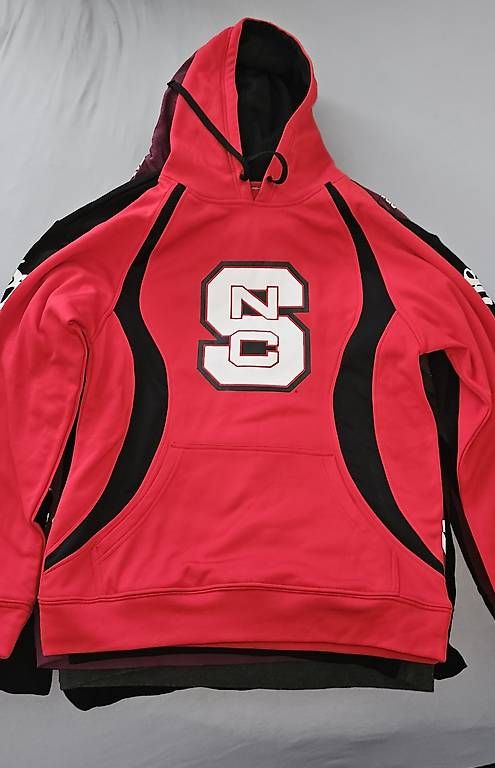 Pulls & Sweat-shirts: NC State Hoodie – D'occasion à wängi par haa_6pqc