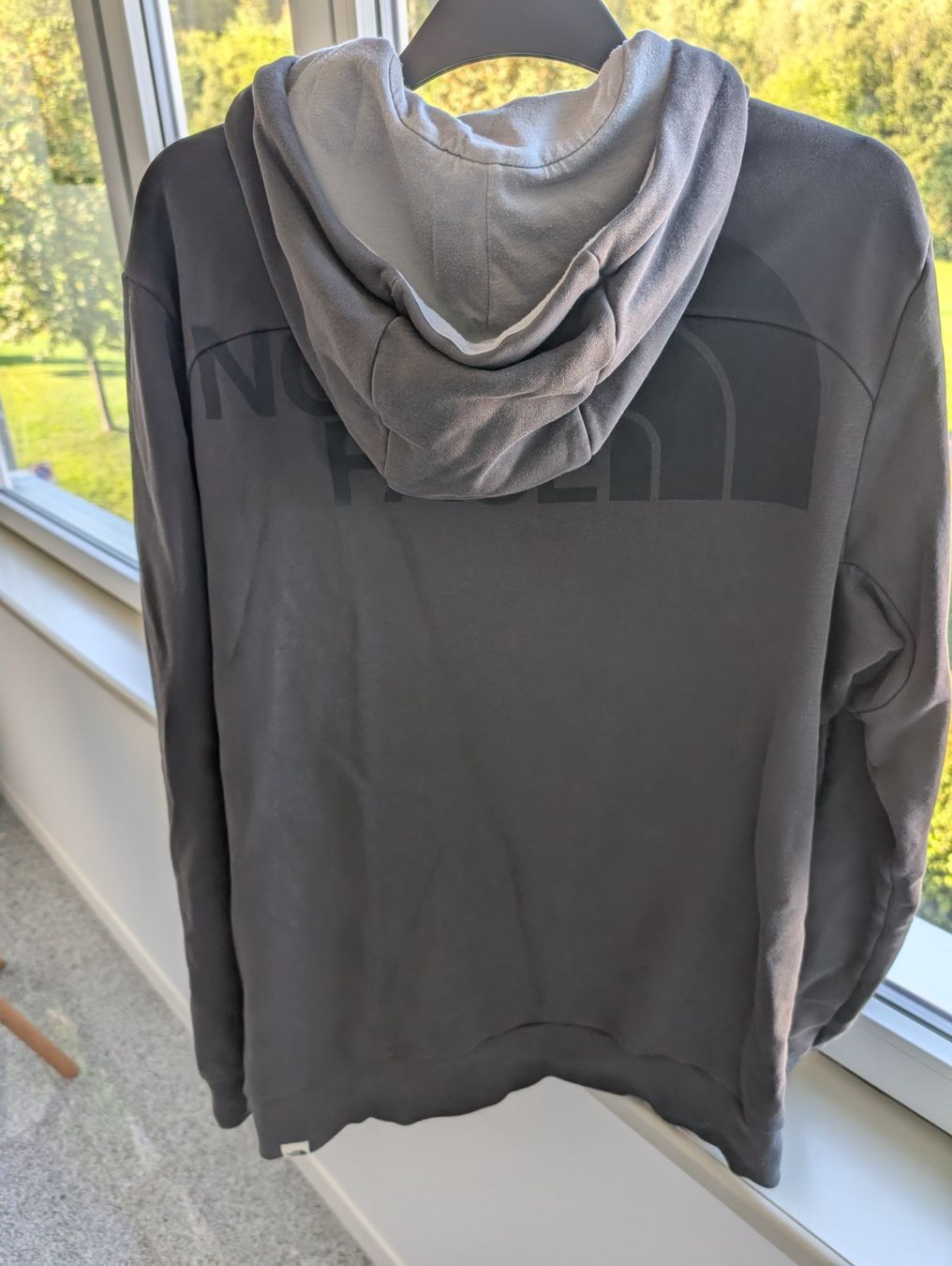 North Face Pullover & Sweatshirts: The North Face Kapuzenpullover – Gebraucht aus St. Gallen von Soundtrue 1