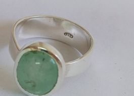 Anello con zaffiro
