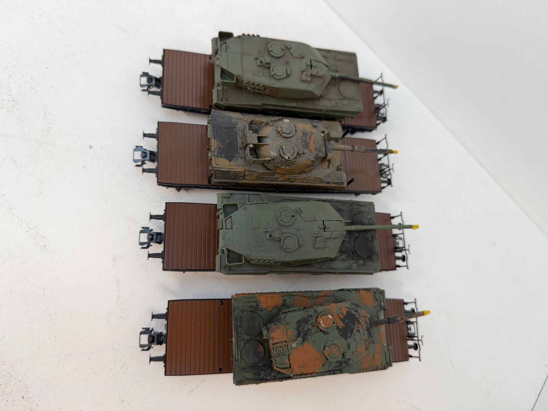 Märklin Modelleisenbahnen: Märklin 4867 Schwerlast-Flachwagen mit Panzer – Gebraucht aus Büsserach von ModellbahnDepot 6