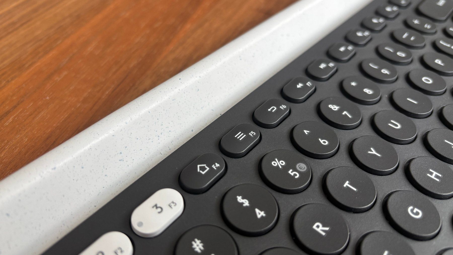 Logitech Tastiere: Logitech K780 Multi-Device Kabellos Tastatur – Usato da Zürich venduto da sza_f79y 3