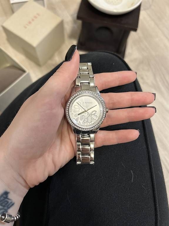 Esprit Orologi: Vendo orologio esprit – Nuovo e nell'imballaggio originale da Arogno venduto da alt_g2f2