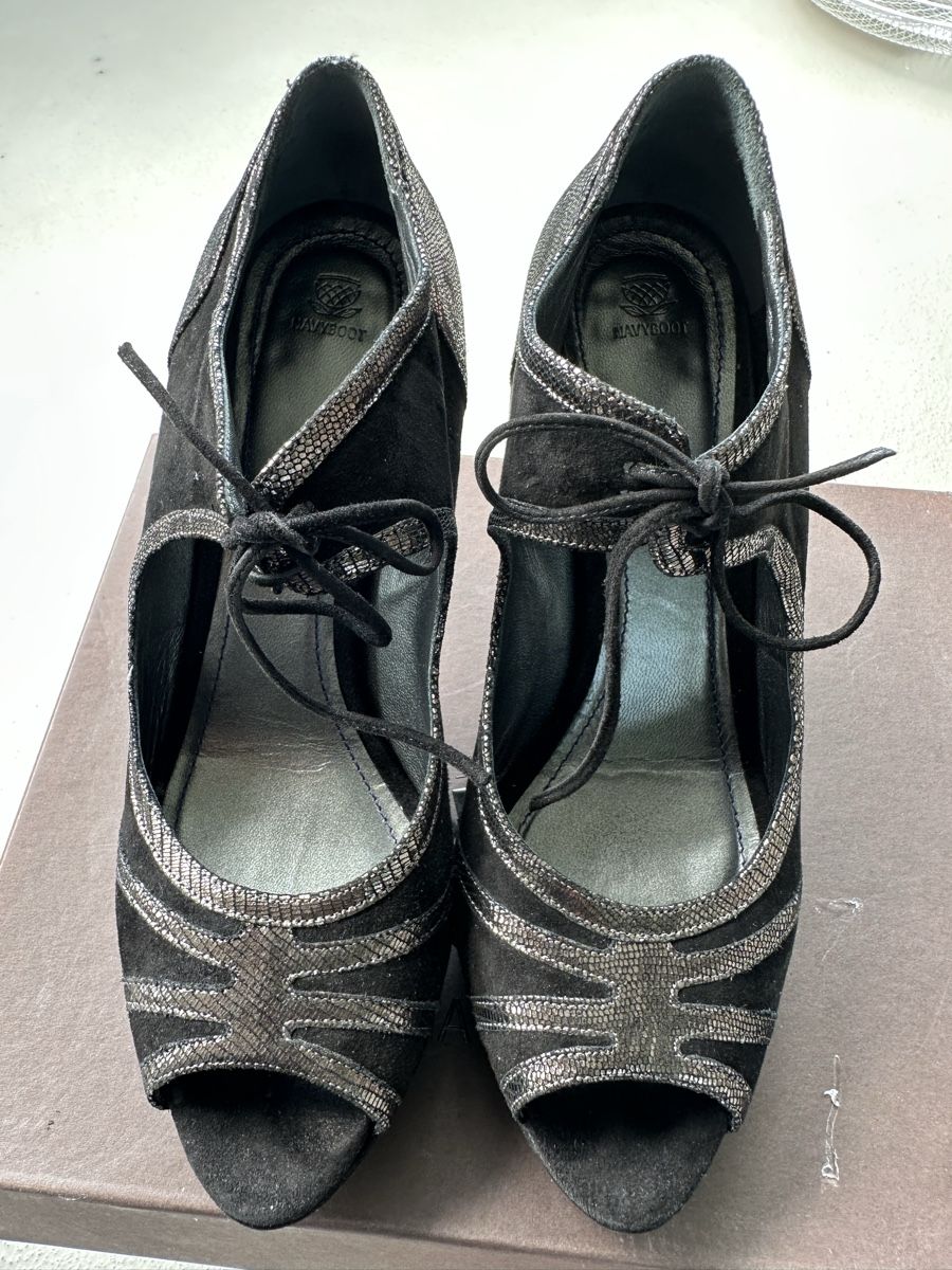 Damenschuhe: Pumps schwarz Nubukleder Grösse 40 Navyboot – Gebraucht aus Baar von lin_7dhb 1