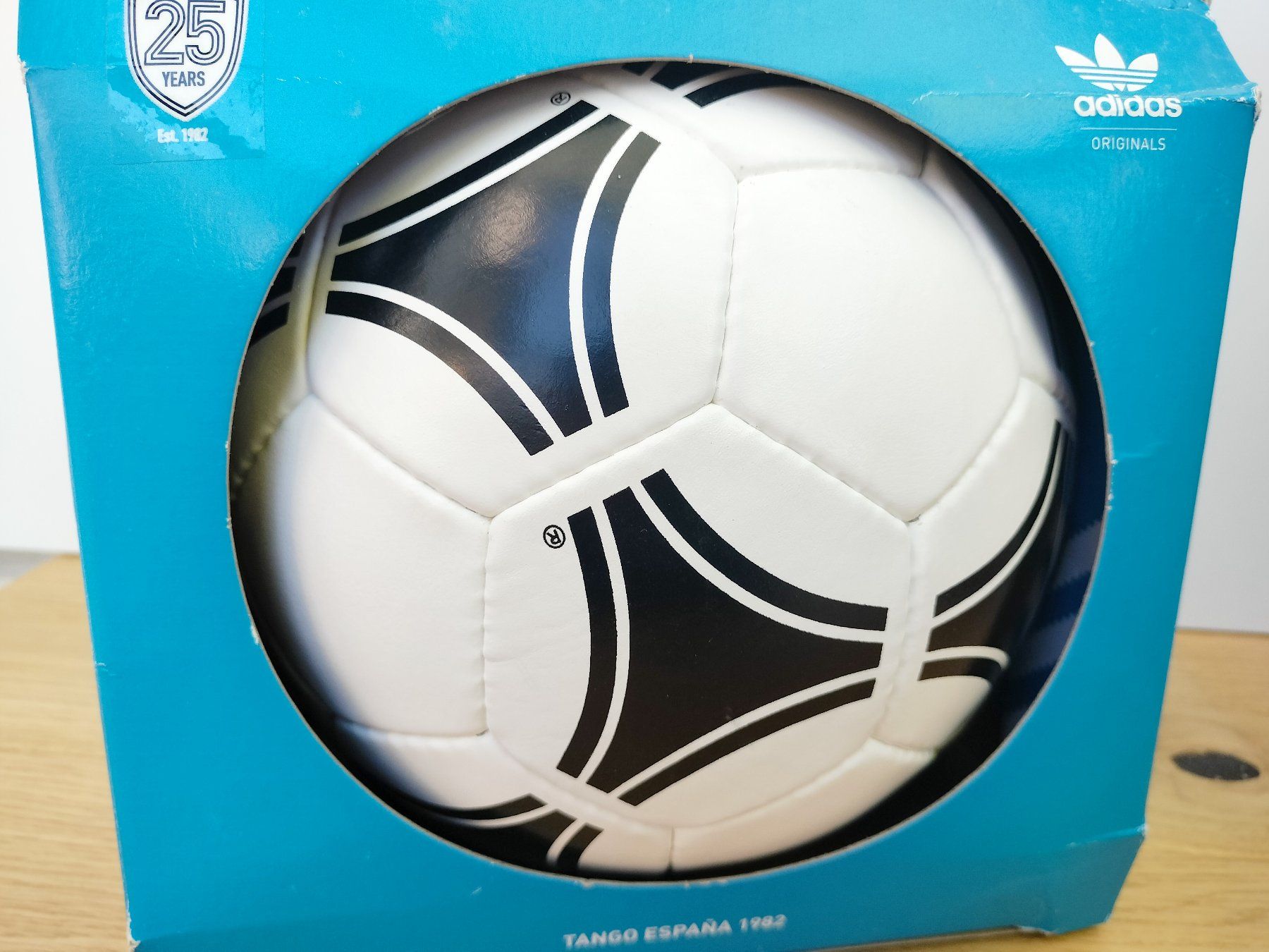 Adidas Bälle: Original Adidas Matchball 1982 in OVP – Neu (gemäss Beschreibung) aus Wil SG von kaizzen 5