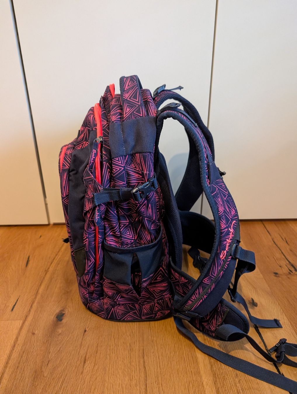 Satch Zaini: Schulrucksack Satch blau rosa geometrisch – Usato da Walenstadt venduto da Dorinka 1