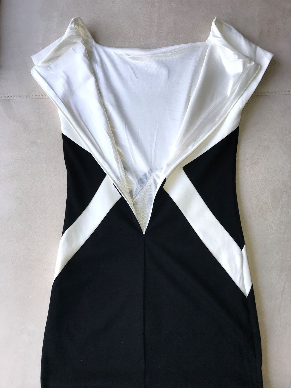 Vestiti: Elegantes Kleid Gr.34 – Usato da Stäfa venduto da Exclusive0 2