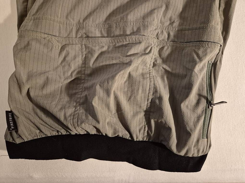 Canottiere & Pantaloni:  Q36.5 Gr.S Man dottore – Usato da Chur venduto da chrigebrunner 2
