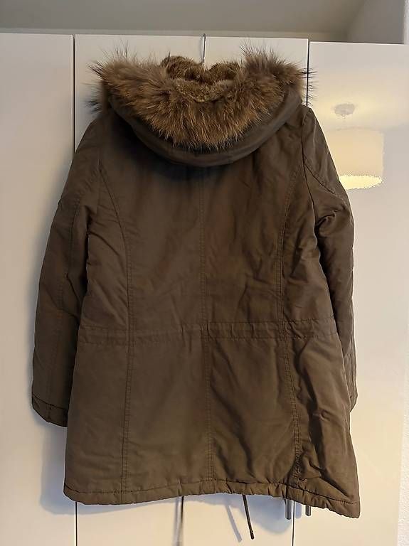 Vestes: Grüne Winterjacke mit Fell – D'occasion à Wädenswil par theresa_soph 2