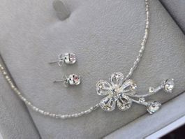Neues Schmuckset der Marke Chartage – Silber mit Strassstein
