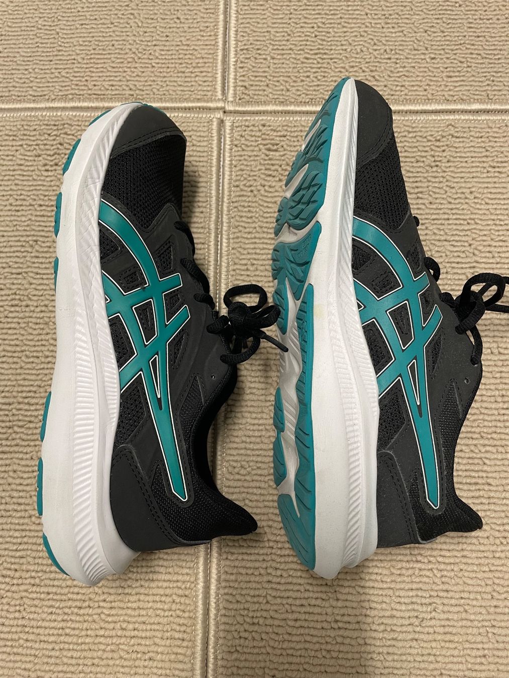 Asics Scarpe per ragazzi: ASICS Kinder Turnschuhen – Usato da Schaffhausen venduto da kon_9tj8 2