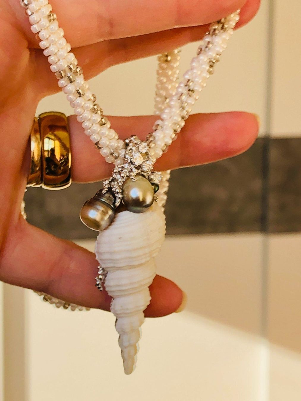 Colliers: COLLIER – Neuf avec emballage d'origine à Genève par AGBERG 1
