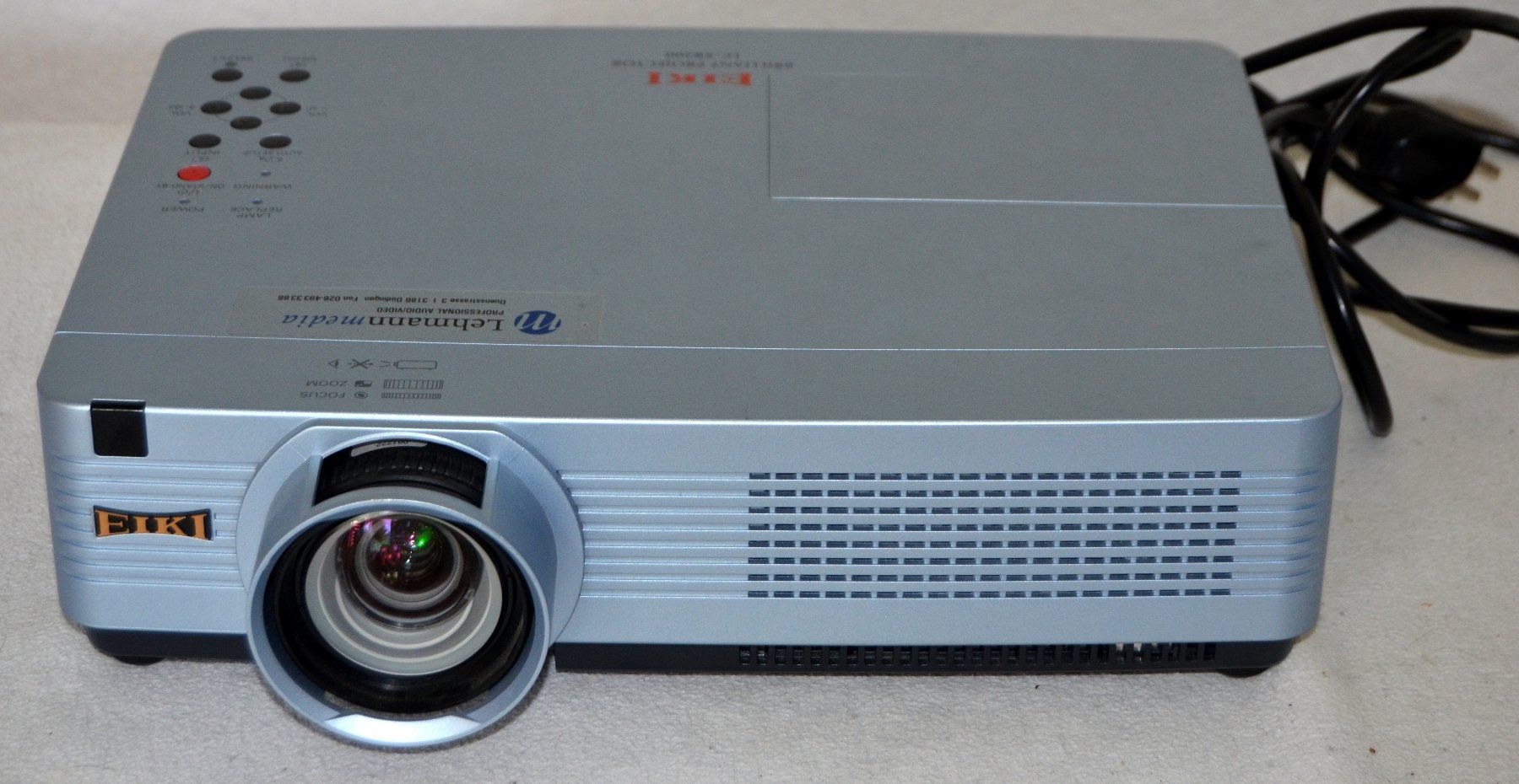 Eiki Videoprojektoren: Eiki LC-XB200 Projektor / projecteur – Defekt aus Collonges von arashee