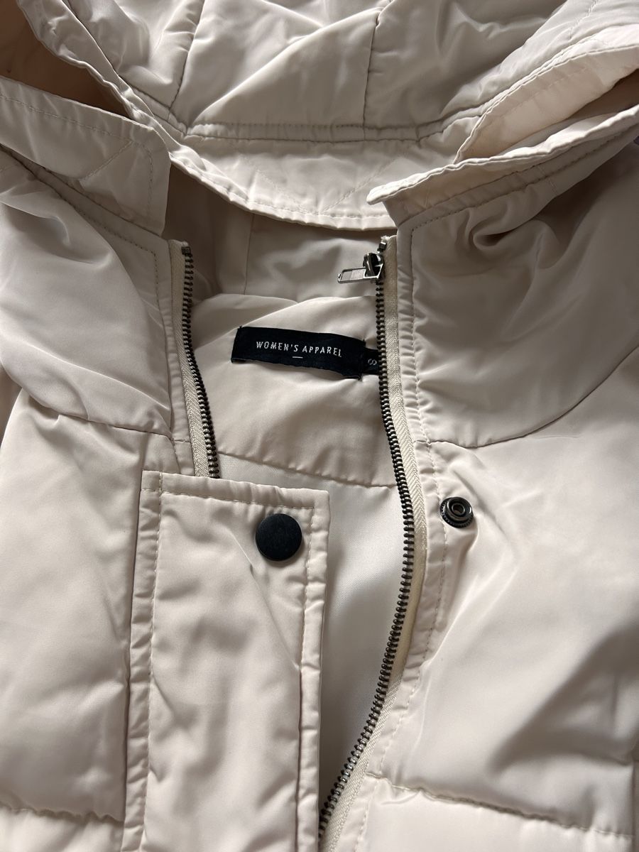 Cappotti: Winter Puffer Jacket - Women's Size Medium - Light Beige – Usato da Genève venduto da Noemie.wrmsi 2