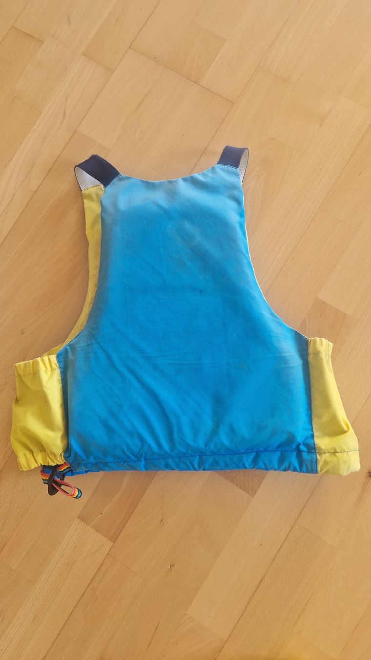Giubbotti di salvataggio: Schwimmweste M – Usato da Luzern venduto da kellmo 1