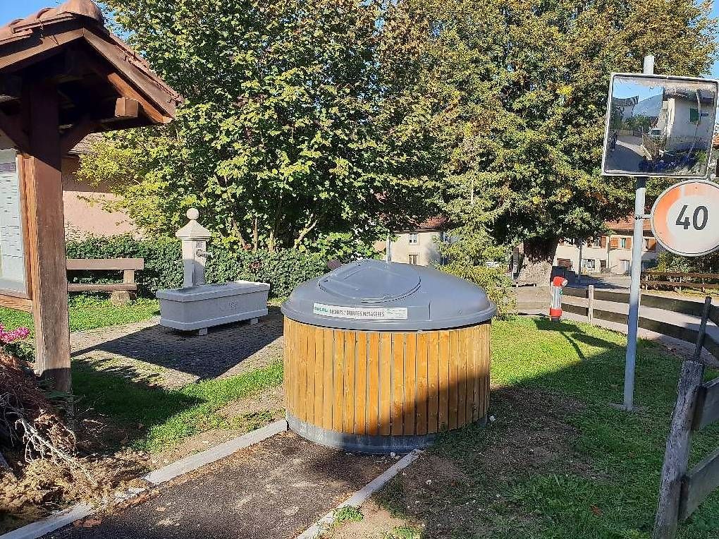 Contenitori edile: Conteneur semi-enterré pour les déchets - container gestion – Nuovo e nell'imballaggio originale da Tavannes venduto da .Rochat. 2